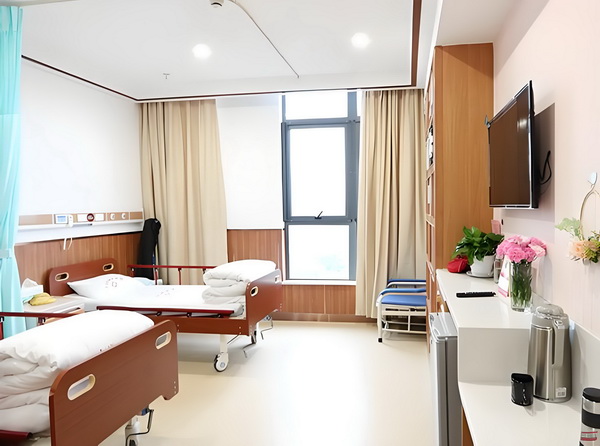 2025应届生深圳落户流程_活佛王兴夫“点化”140位女信徒，全程不穿衣服，场面失控 比比历史上这样的教训皆是